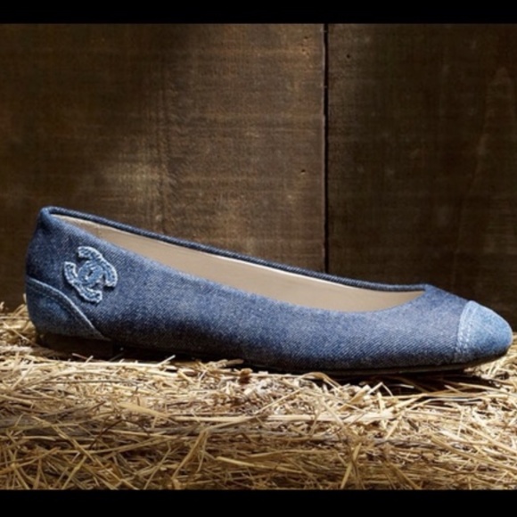 NEW CHANEL DENIM BALLET FLATS SIZE 37 IT (7 US)